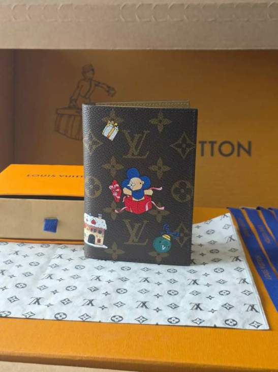 Picture of Louis Vuitton Wallets _SKUfw218530030fw